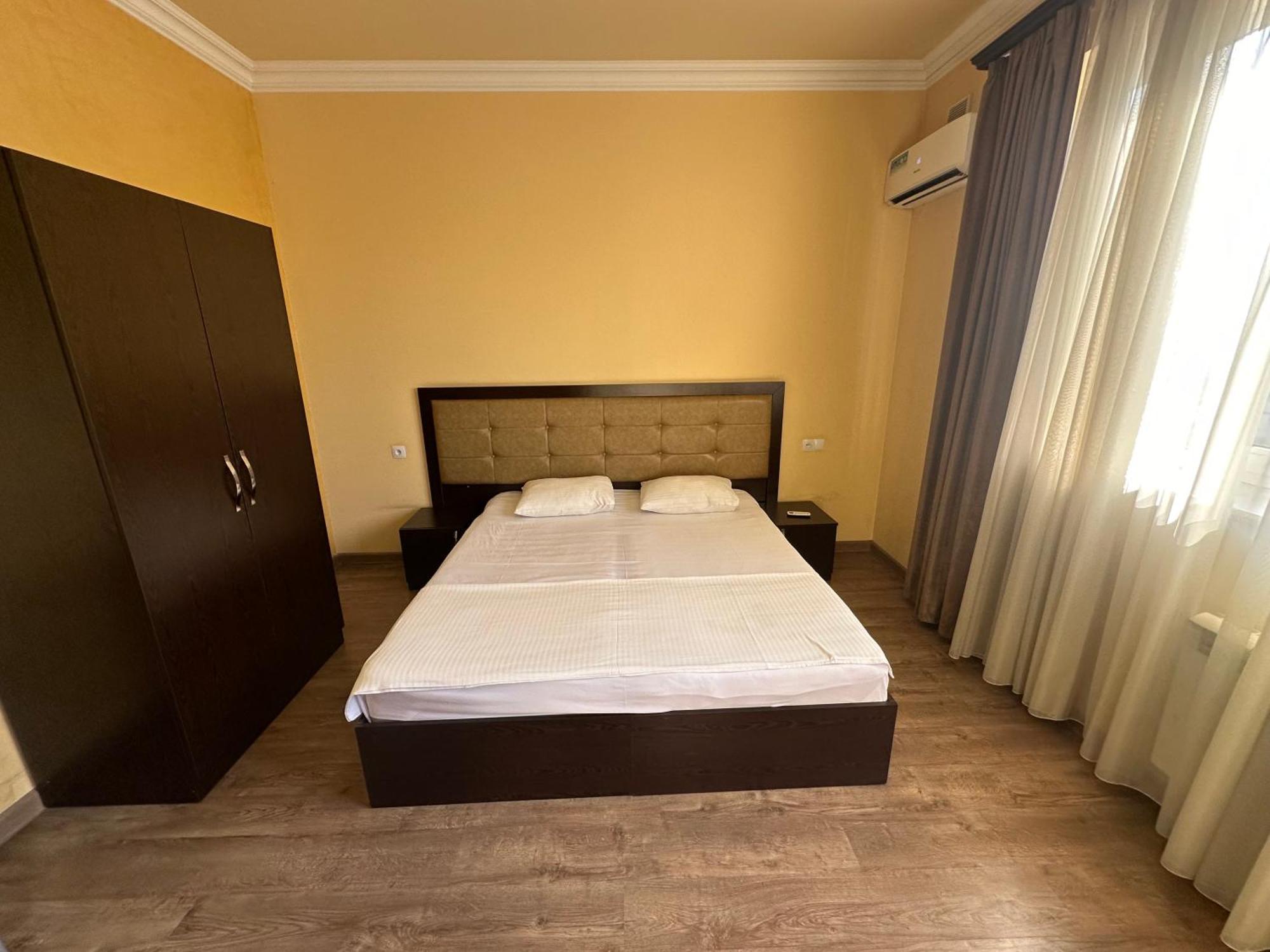 Express Hotel Yerevan Exterior photo