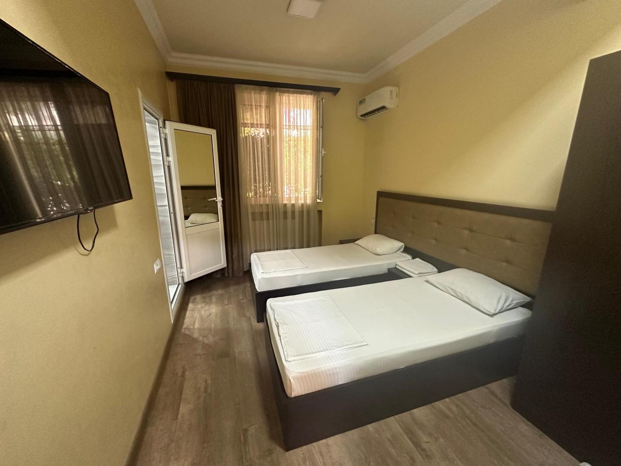 Express Hotel Yerevan Exterior photo