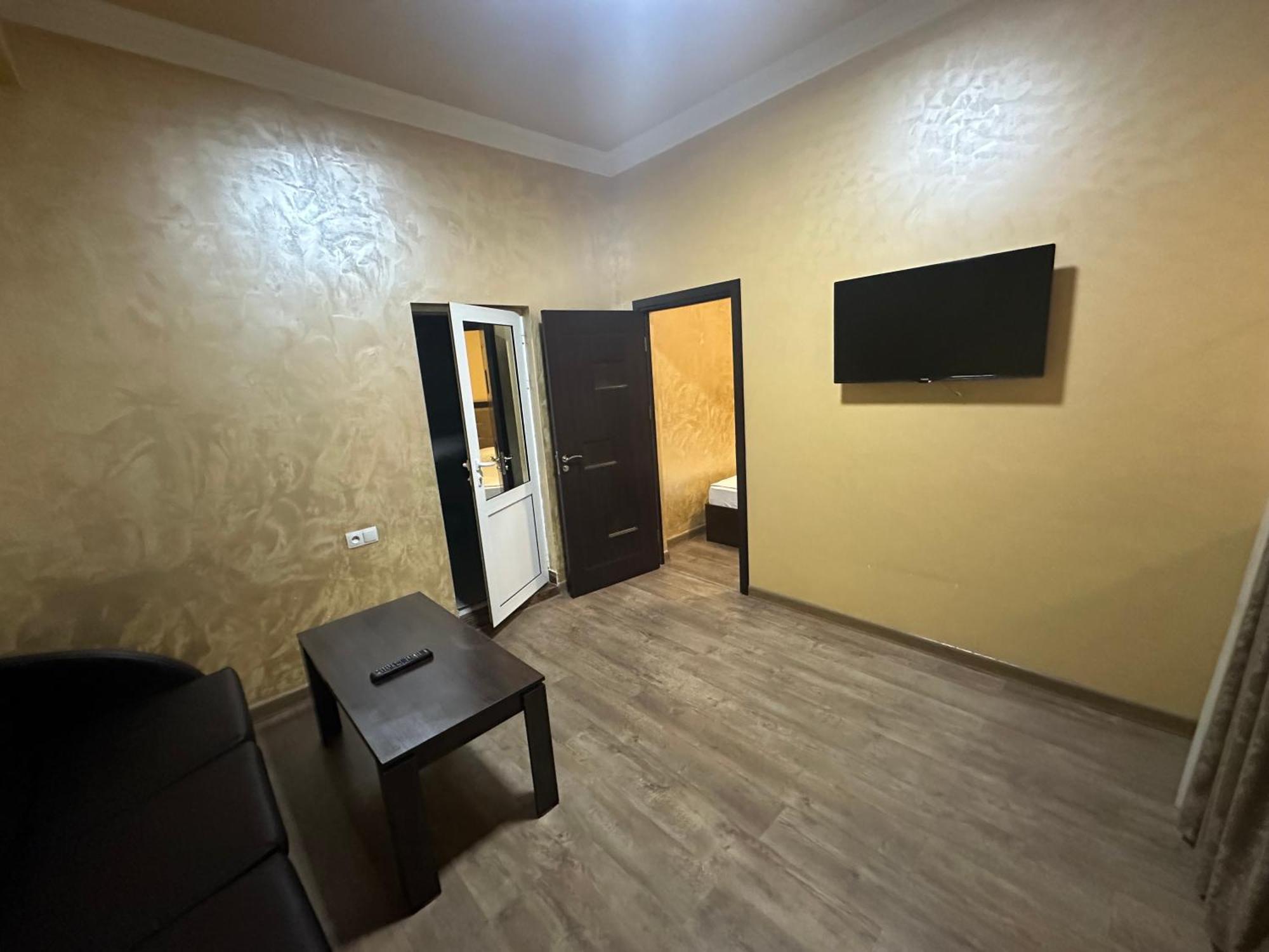 Express Hotel Yerevan Exterior photo