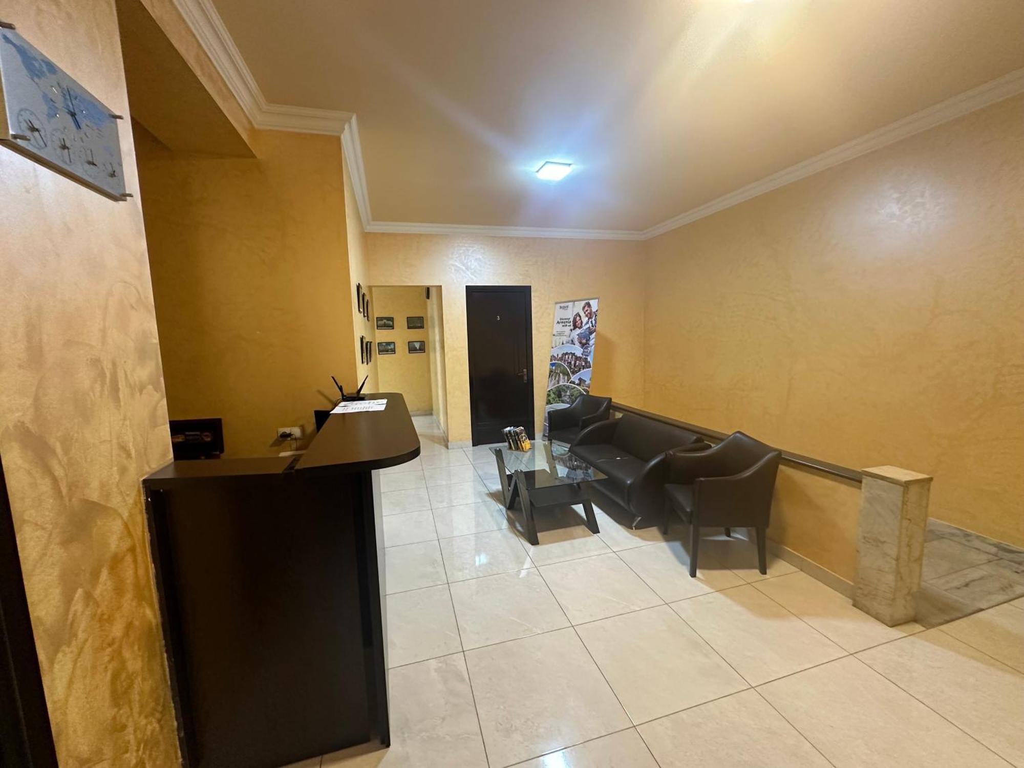 Express Hotel Yerevan Exterior photo
