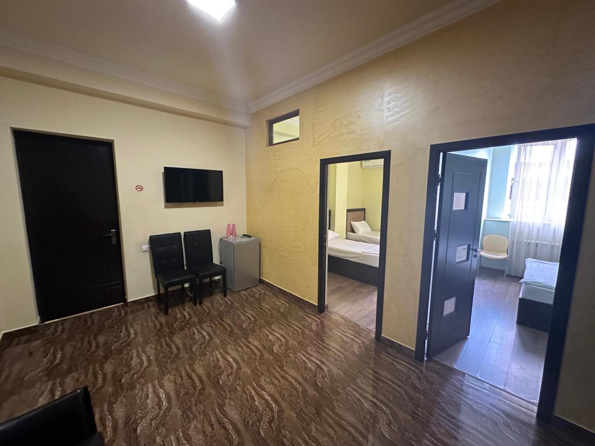 Express Hotel Yerevan Exterior photo