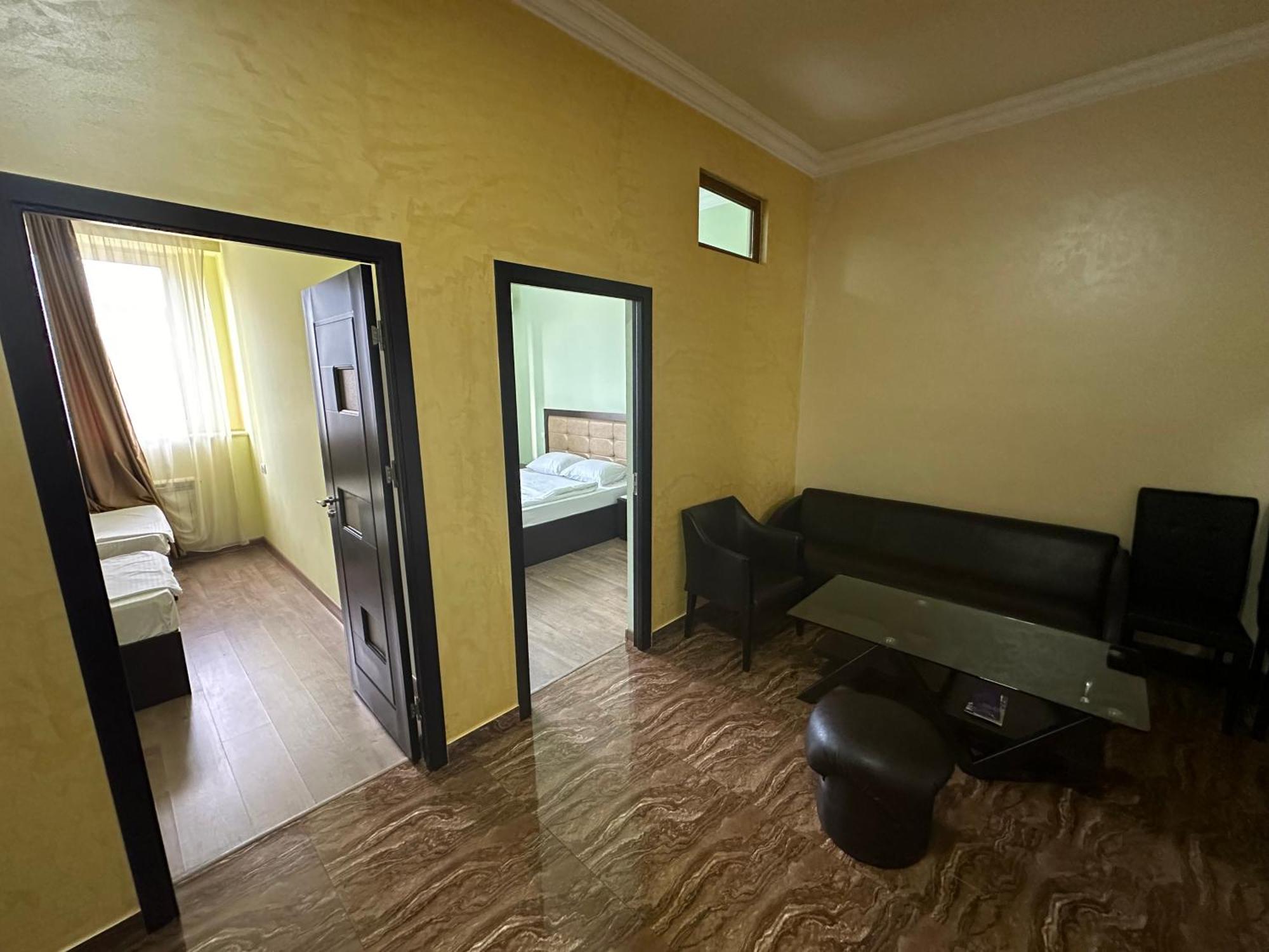 Express Hotel Yerevan Exterior photo