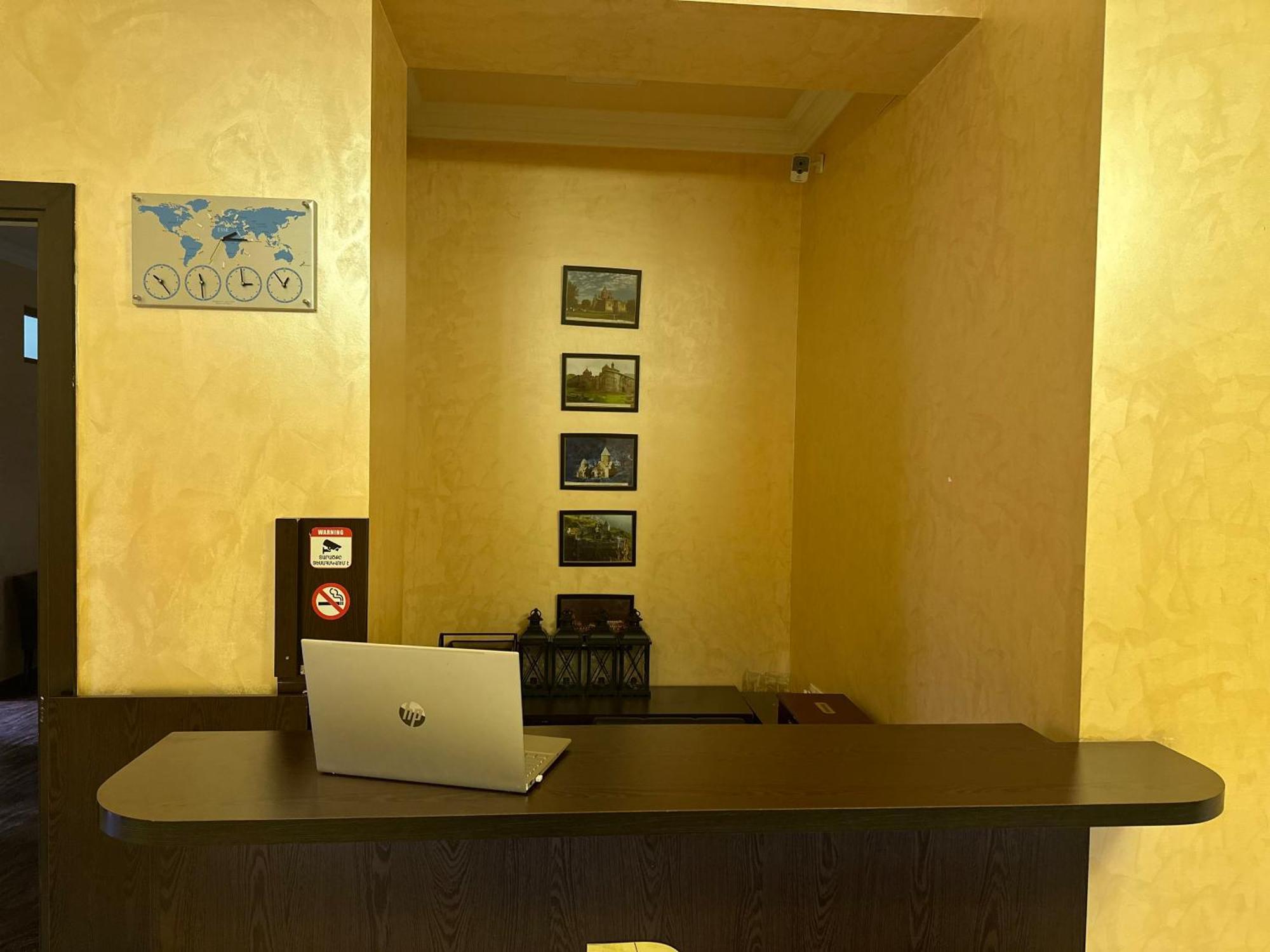 Express Hotel Yerevan Exterior photo